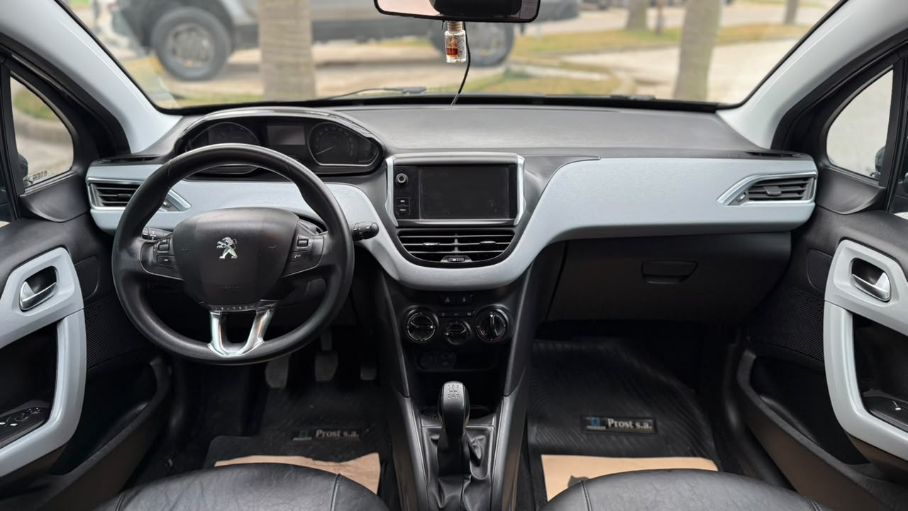 PEUGEOT - 208   ALLURE   TOUCHSCREEN    1.5  - MANUAL - 2016